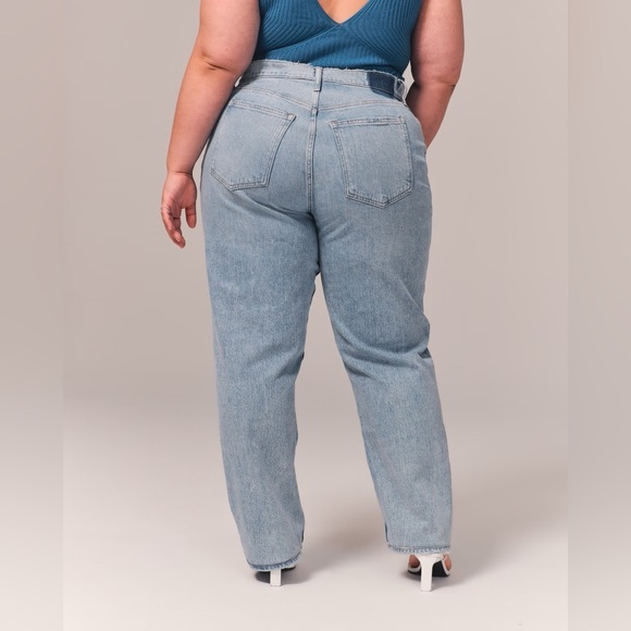 Abercrombie & Fitch Curve Love 90s Straight Ultra High Rise Jeans - Picture 3 of 10